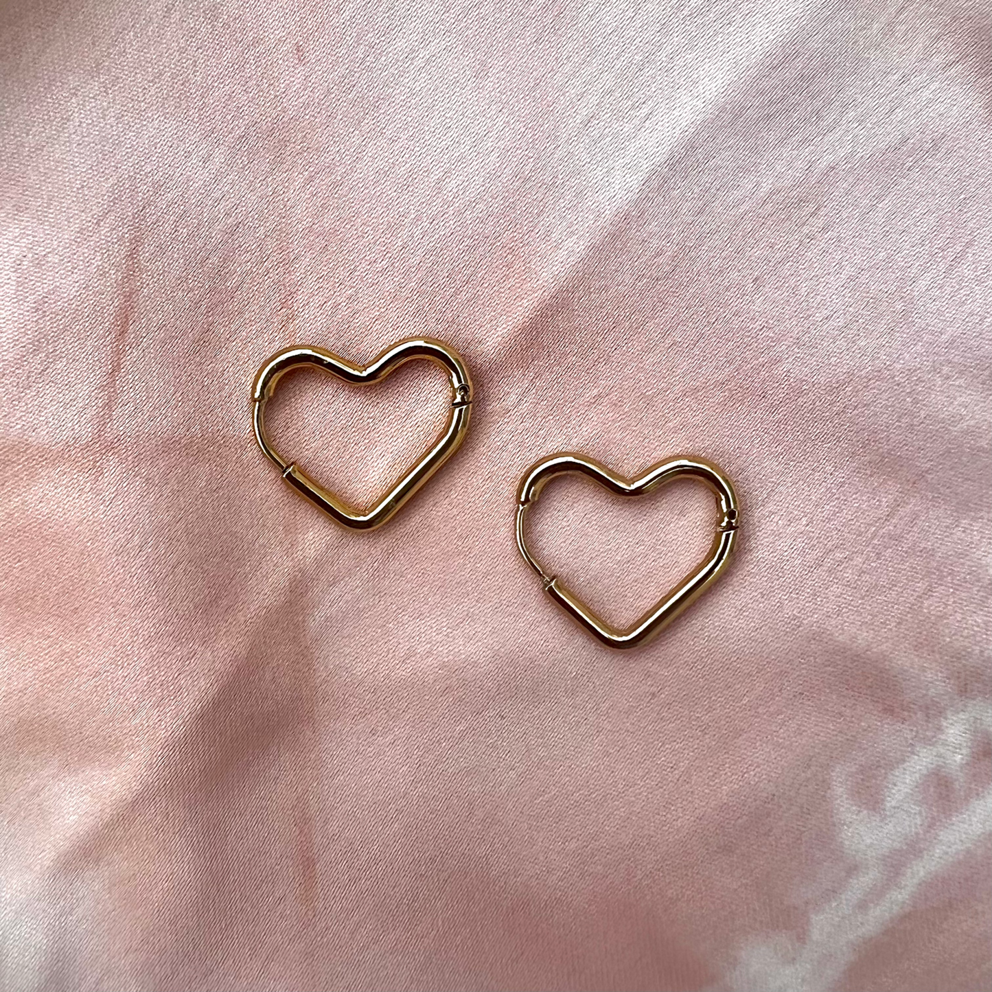 Mini boucles d'oreilles en forme de coeur en acier inoxydable de couleur or