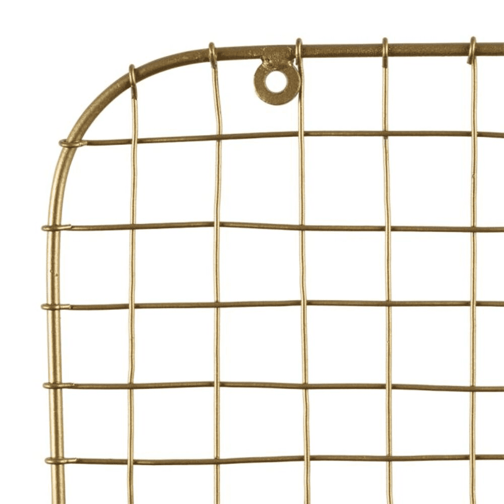 Etagère murale doré sur fond blanc