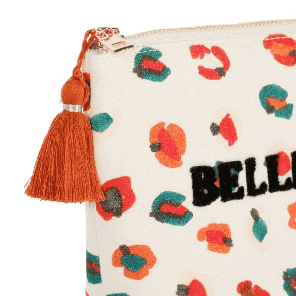 pochette avec motifs & écriture belle vie sur fond blanc
