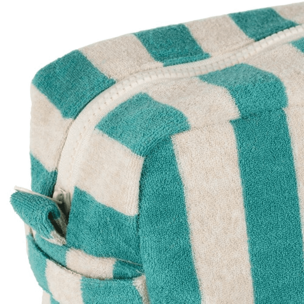 trousse de toilette rayée émeraude / blanc sur fond blanc