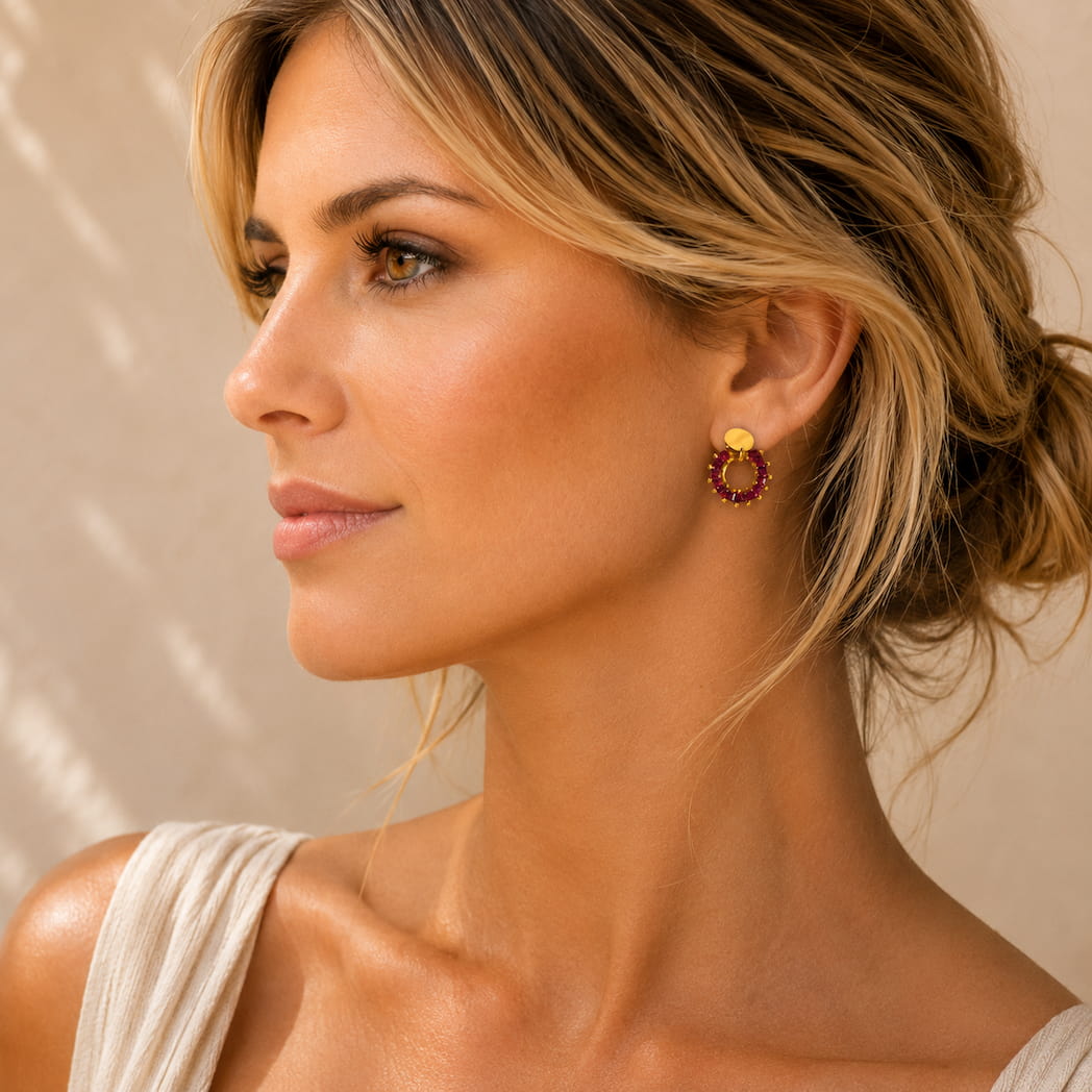 Boucles Ambre Violettes Portées avec Finition Dorée – Aluna Bijoux