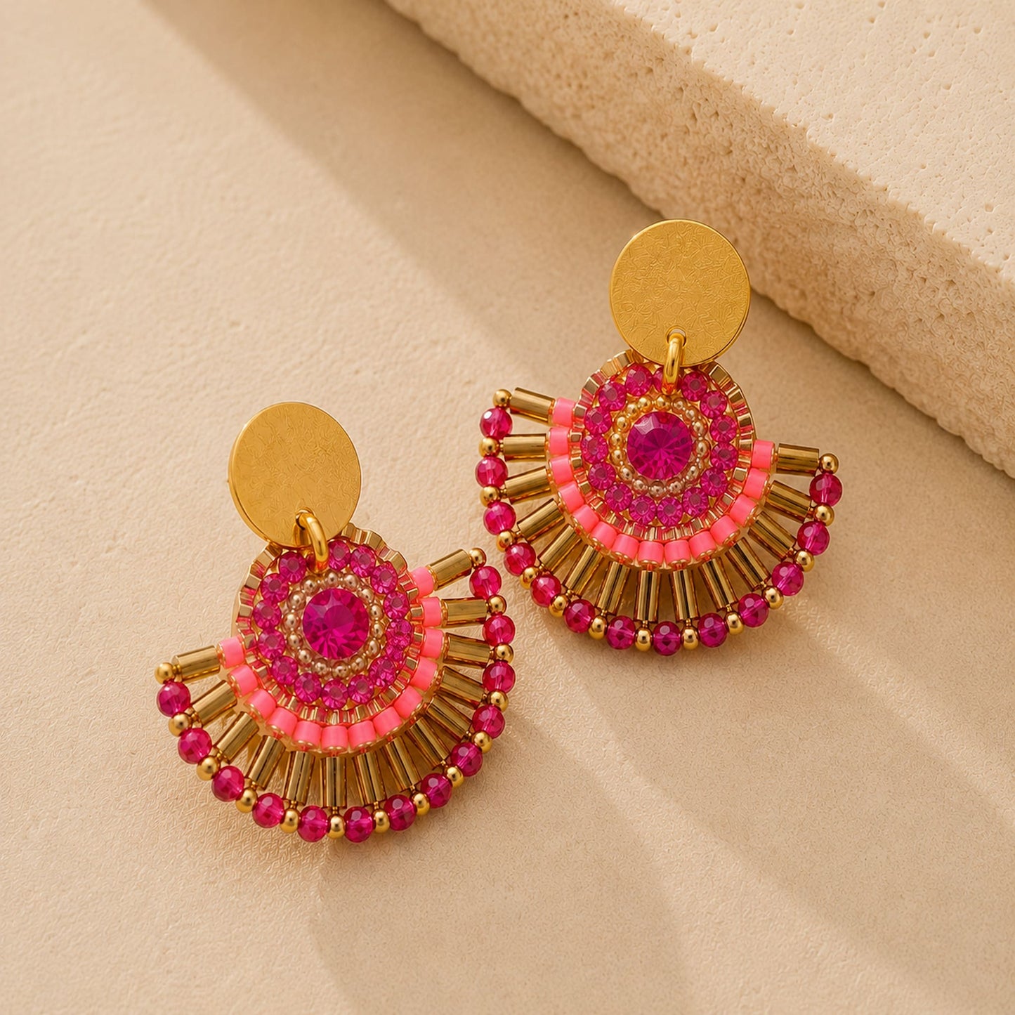 Aluna Bijoux – Sophie – Boucles en pierre nautrelle fuchsia