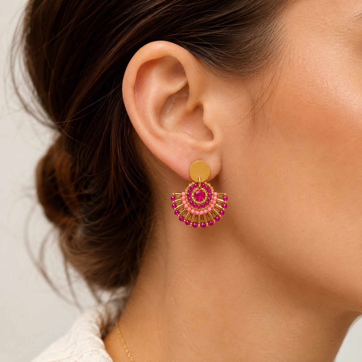 Aluna Bijoux – Sophie – Boucles en pierre nautrelle fuchsia