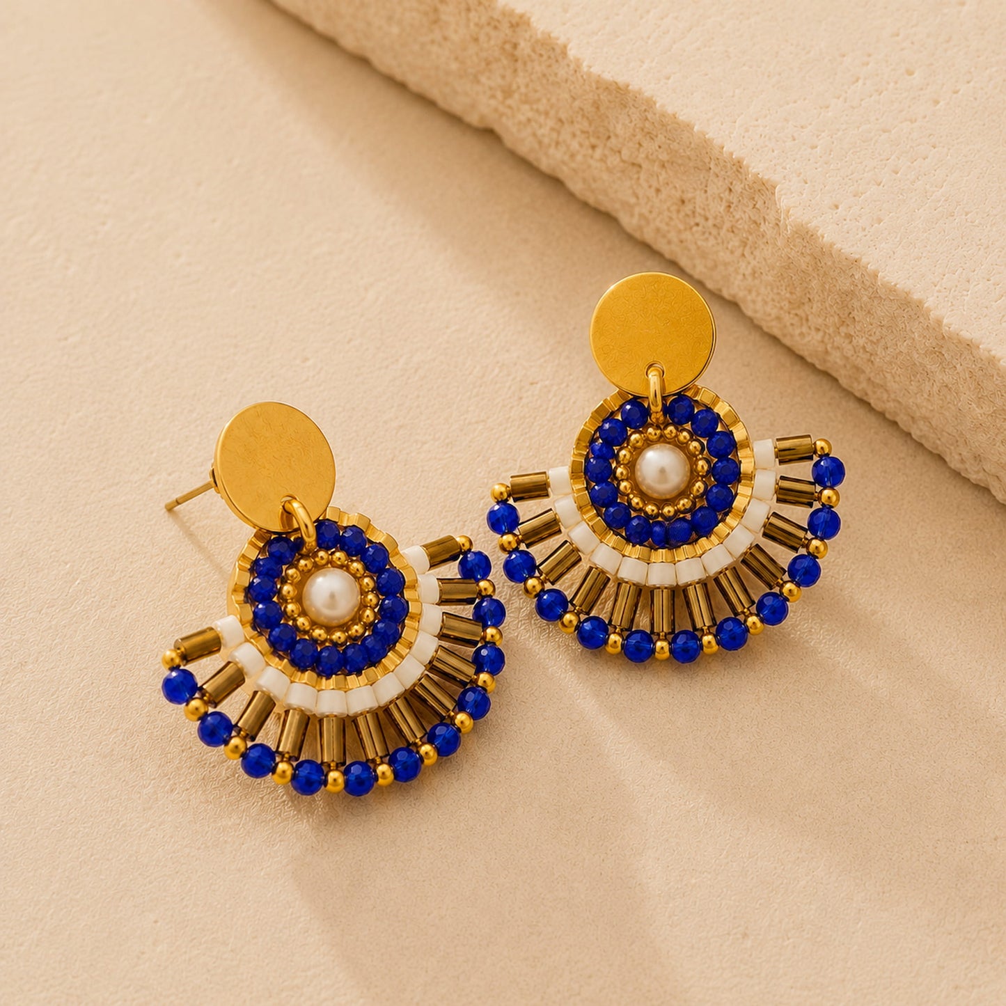 Aluna Bijoux – Sophie – Boucles en pierre naturelle marine cristal bleu blanc