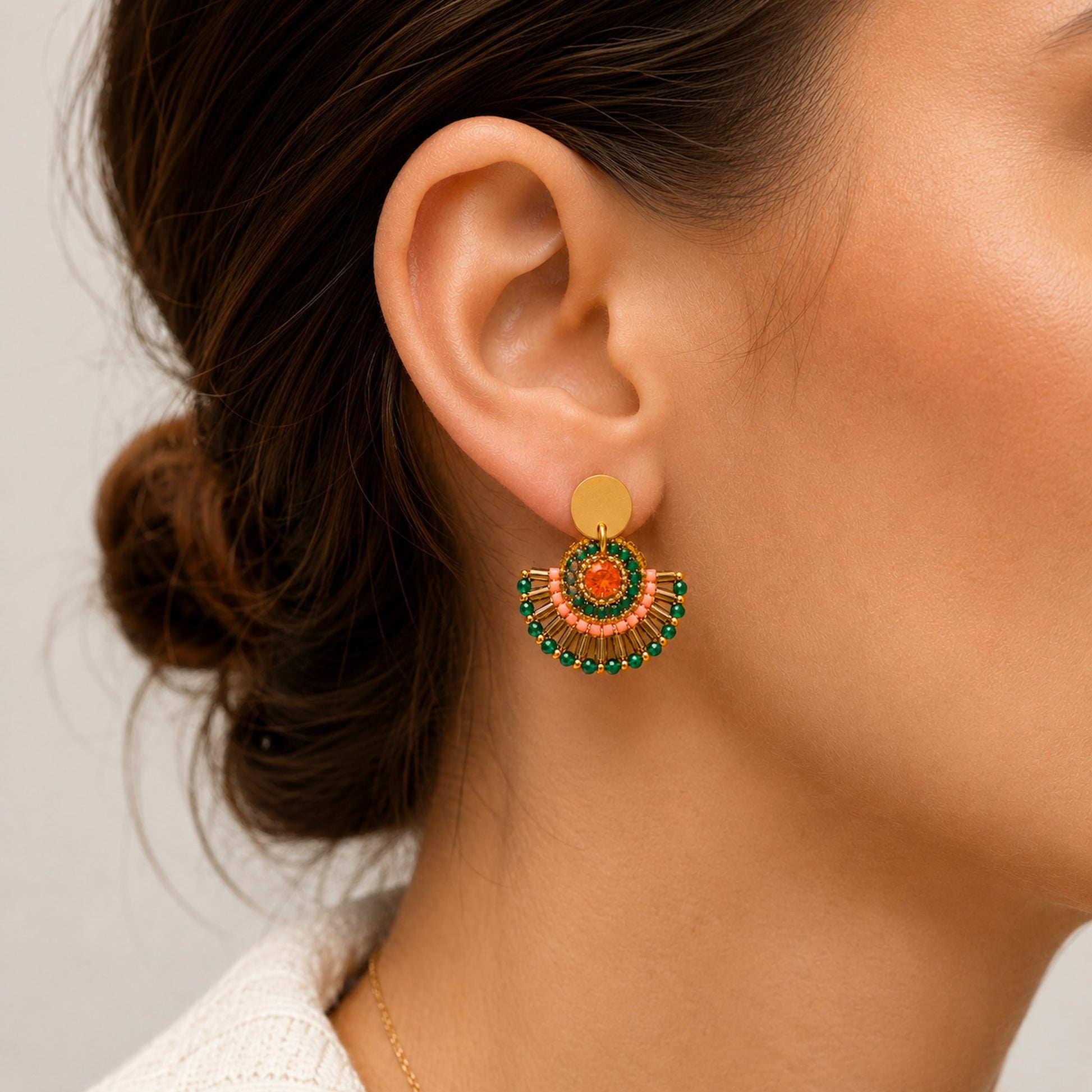 Boucles en pierre naturelle turquoise orange portées – Aluna Bijoux